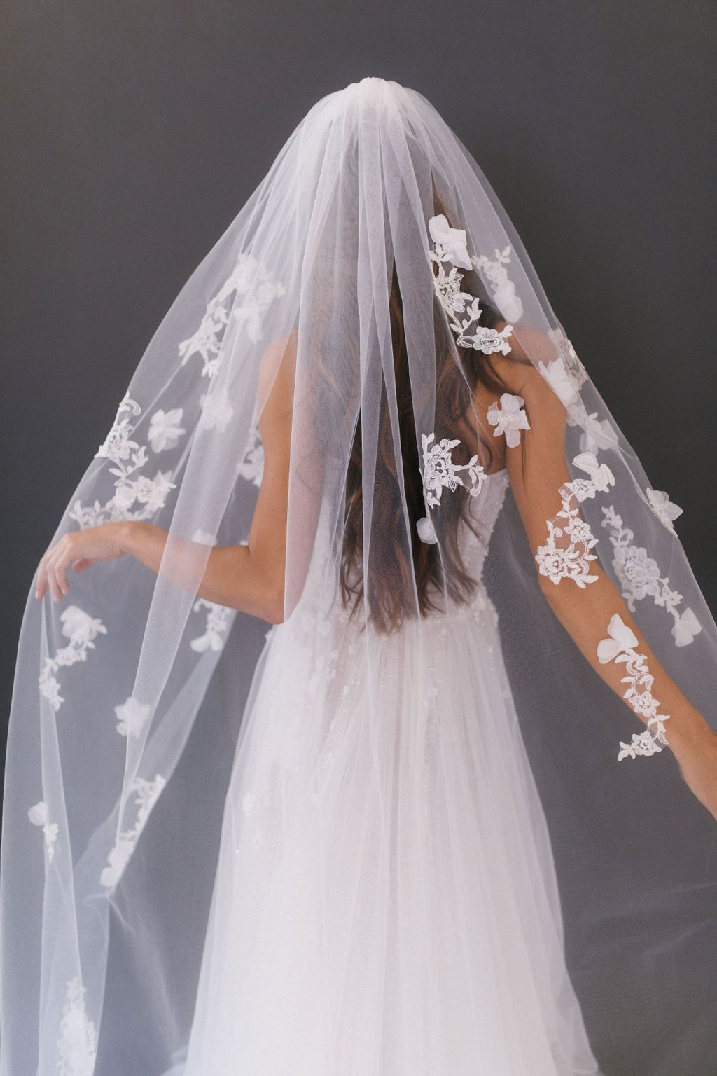 Revelle Bridal Boutique Ottawa - Untamed Petals - Walker Veil