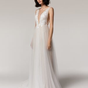 Jaspis by Anna Kara Revelle Bridal Tulle Skirt Lace Wedding Gown plunging v neck