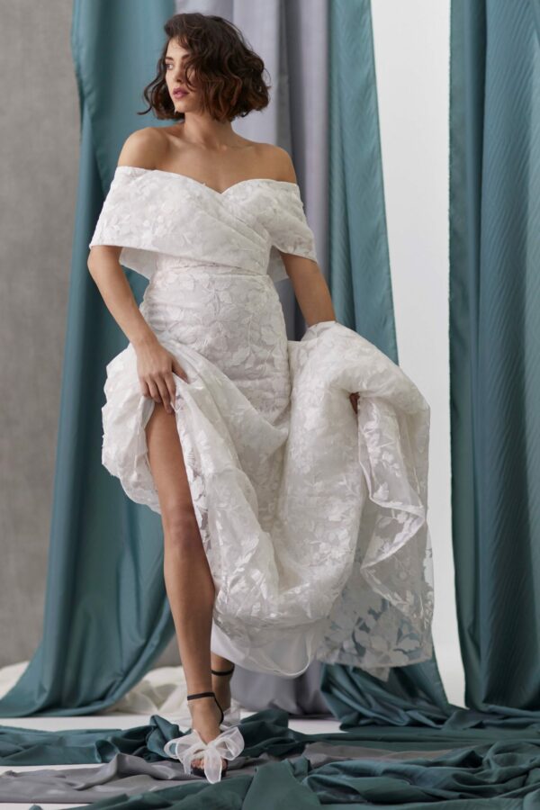 Cassi lace by Hera Couture Wedding Dress Revelle Bridal Ottawa Sample
