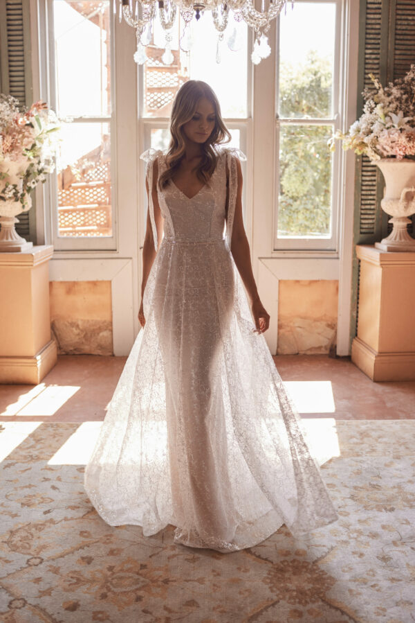 Marley by Anna Campbell Wedding Dress Sequin netted lace, detachable shoulder ribbon & a v neckline. Flowy skirt with fitted lining