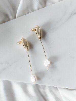Jade Oi Maia Earrings - Teardrop earrings - modern elegant bridal jewelry wedding jewellery Gold Pearl