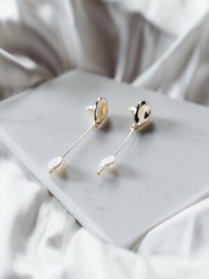 Jade Oi Maia Earrings - Teardrop earrings - modern elegant bridal jewelry wedding jewellery Gold & Pearl beautiful