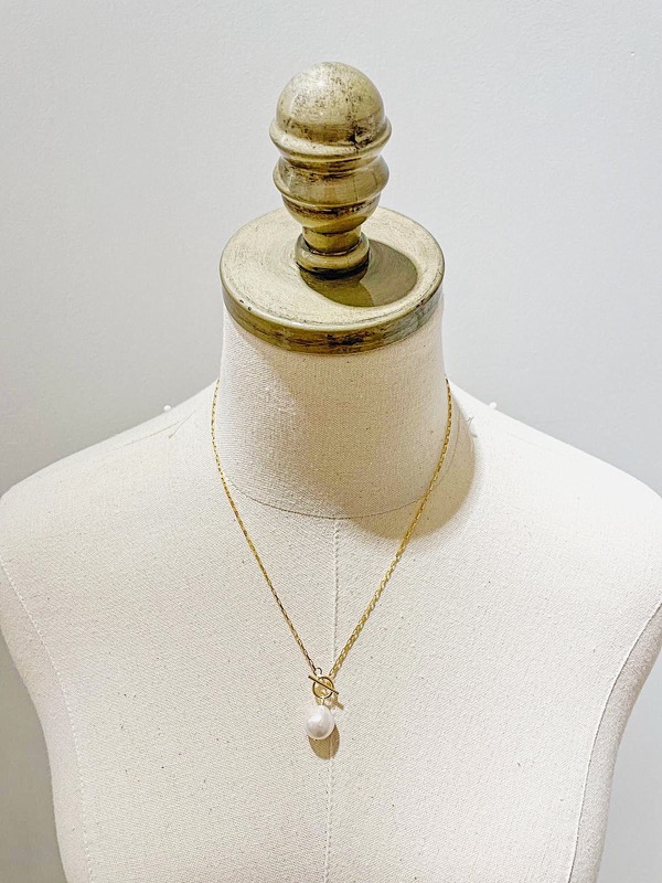 evelle Custom Necklace by Jade Oi Studios. Pearl drop on a gold chain - bridal jewelry, elegant wedding jewellery
