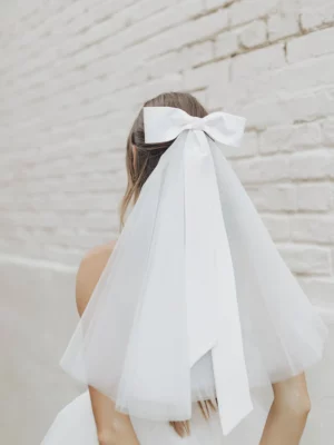 Perry Bow Veil by Untamed Petals - Mini wedding veil - short bridal veil ivory OTTAWA