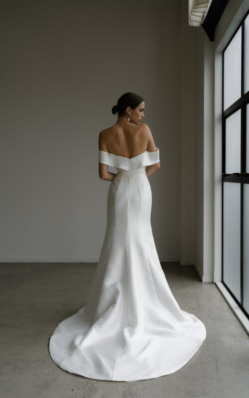 Hera Couture Le Chic - Revelle Bridal Wedding Dress Shop - Designer Wedding Gown Ottawa
