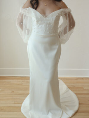Tropez by Laudae - Sample Wedding dress with long billowing sleeves