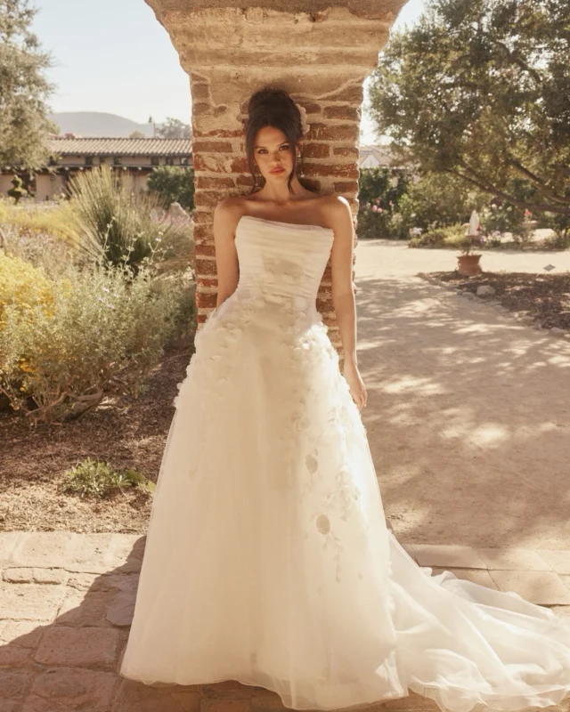 TARA LAUREN FORTUNATA 💫
•
From now until May 17th we are hosting @tara_lauren latest collection Forunata that exudes Italian romance, featuring stunning florals embellishments, dramatic draping and trendy two piece sets.  When you say yes to your dream Tara Lauren gown you will receive 10% off your order, so book in now!