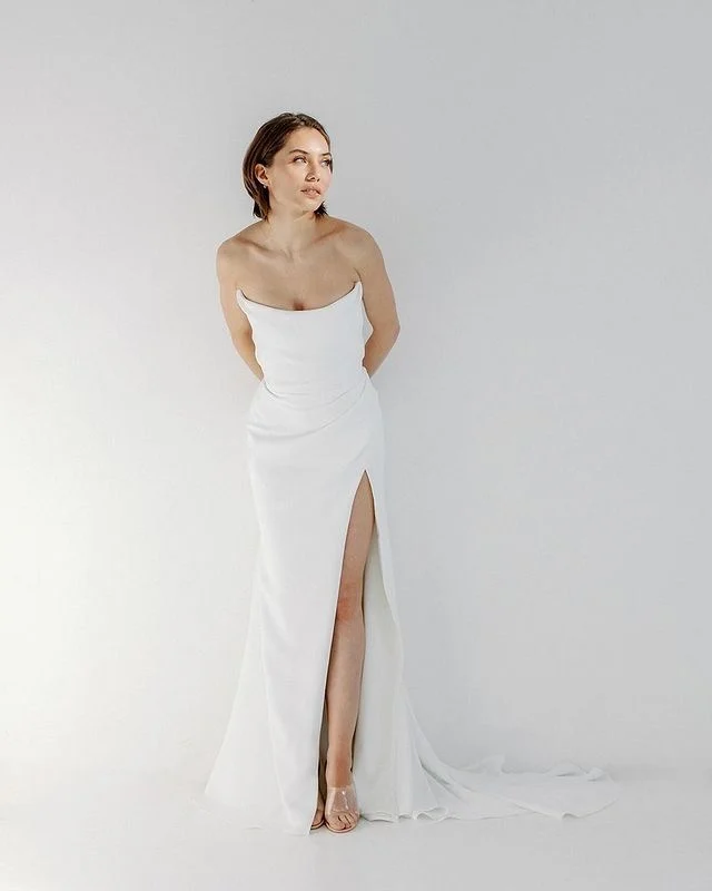 SAY YES TO ALYSSA KRISTIN✨
•
Designed in Chicago @akristinbridal gowns are stunningly simple, focussing on the shape of the gown to highlight the bride. Say yes to Alyssa Kristin and you’ll feel like pure luxury on your wedding, book in now babe.