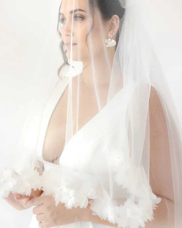 ALL ABOUT THE ACCESSORIES💫
•
We are 1 week away from our sip & shop event on May 15th from 5-8pm and this is the perfect time for brides to shop and complete their bridal look.  30% off for Revelle brides, 10% for everyone. We can’t wait to see you there!  Photos: @agatharowland 
Videos: @rowlandfilms 
Makeup @onefinebeauty
Hair @showpony 
Model @sikuliaq @angiesmodels