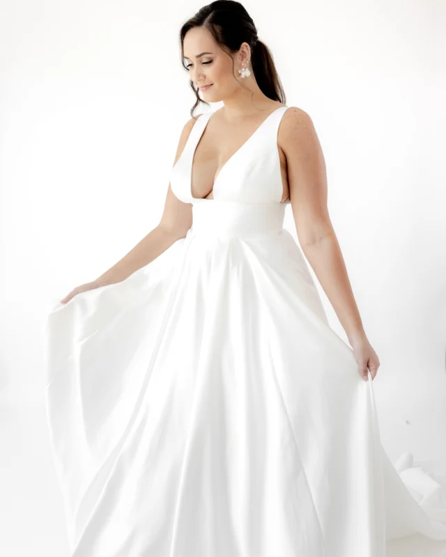 DESIGNER FEATURE: RÊVE BRIDAL ✨
•
Our very own in house label, Rêve Bridal features flattering necklines, sexy silhouettes and luxurious fabrics, all priced between $2400 to $2700.  Book in and try on the collection now, exclusively at Revelle Bridal.  Photos: @agatharowland 
Videos: @rowlandfilms 
Makeup @onefinebeauty
Hair @showpony 
Model @sikuliaq @angiesmodels